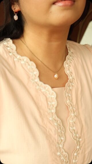 raya shopping mode: ON ✨ anyone up for IG Live Sale? Yes or no? 👀

featured: 
sunny huggie earrings rose quartz (updated version - you will receive this version when you order via our website from now onwards) 

everyday lilac pearl - gold 45cm 

opal chain link bracelet